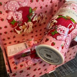 Stanley Pink Strawberry Bath Soak